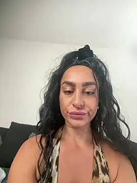 Snapshot of AyshaShirin chatting on 07.22.26 AyshaShirin online show from 07.22.26