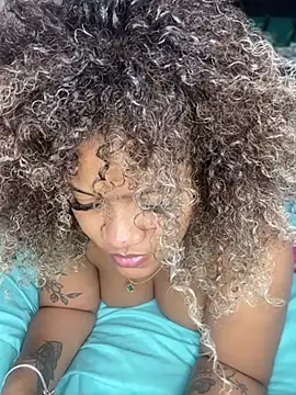 Snapshot of riri_brunnete chatting on 12.29.24 riri brunnete online show from 12.29.24