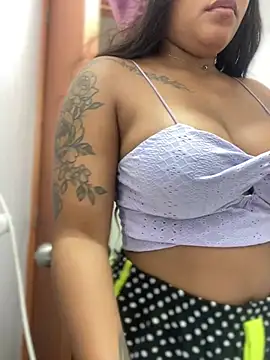 Snapshot of riri_brunnete chatting on 02.22.25 riri brunnete online show from 02.22.25
