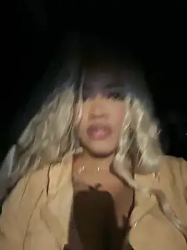 Snapshot of riri_brunnete chatting on 06.26.26 riri brunnete online show from 06.26.26