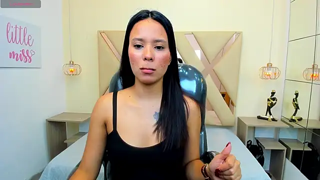 Snapshot of Ivonne_Latina chatting on 07.24.26 Ivonne Latina online show from 07.24.26
