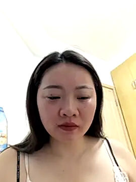 Snapshot of innnnn- chatting on 07.23.26 innnnn- online show from 07.23.26