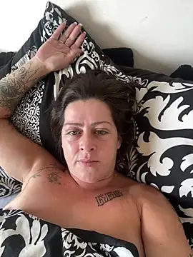 Snapshot of tattooed_milf chatting on 07.26.26 tattooed milf online show from 07.26.26