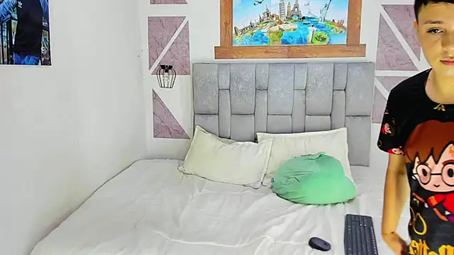Snapshot of Christopher-little chatting on 08.05.26 Christopher-little online show from 08.05.26
