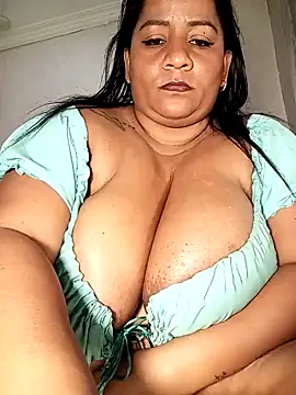 Snapshot of Dajanaaroa chatting on 01.31.25 Dajanaaroa online show from 01.31.25