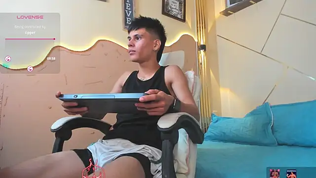 Snapshot of Thiiago_xxx chatting on 07.25.26 Thiiago xxx online show from 07.25.26