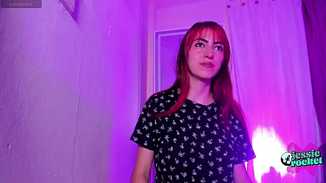 Snapshot of jessierocketx chatting on 10.25.25 jessierocketx online show from 10.25.25