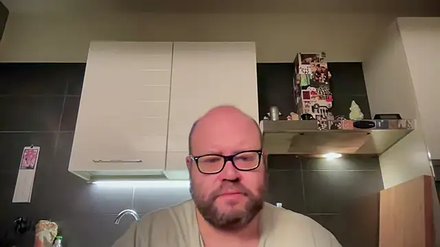 Snapshot of theitalianbear chatting on 04.24.26 theitalianbear online show from 04.24.26