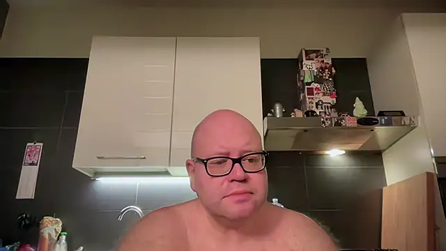 Snapshot of theitalianbear chatting on 04.24.26 theitalianbear online show from 04.24.26