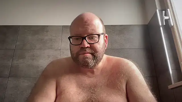 Snapshot of theitalianbear chatting on 05.20.26 theitalianbear online show from 05.20.26