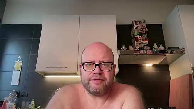 Snapshot of theitalianbear chatting on 06.02.26 theitalianbear online show from 06.02.26