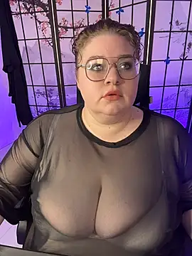 Snapshot of DriveThruChloe chatting on 08.01.26 DriveThruChloe online show from 08.01.26