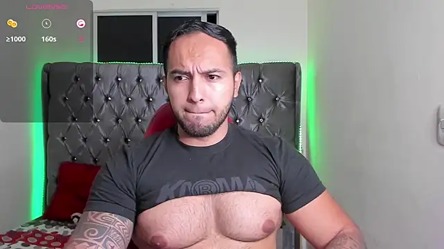 Snapshot of mrloganfuck1 chatting on 06.01.26 mrloganfuck1 online show from 06.01.26