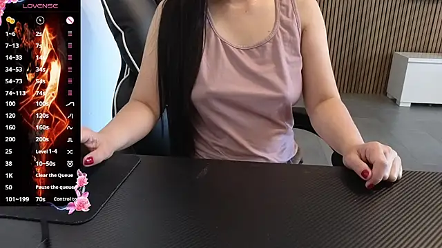 Snapshot of Biancamilf27 chatting on 08.04.26 Biancamilf27 online show from 08.04.26