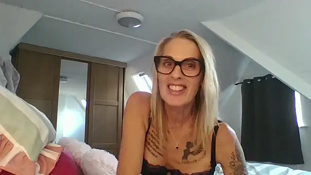 Snapshot of Busty-MorganXX chatting on 07.31.26 Busty-MorganXX online show from 07.31.26