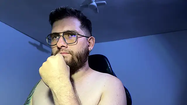 Snapshot of Axelsterling_ chatting on 07.31.26 Axelsterling online show from 07.31.26