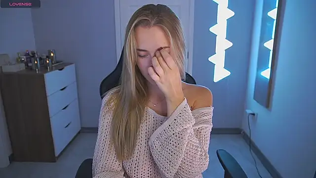 DanikaDillan online show from 09.30.25