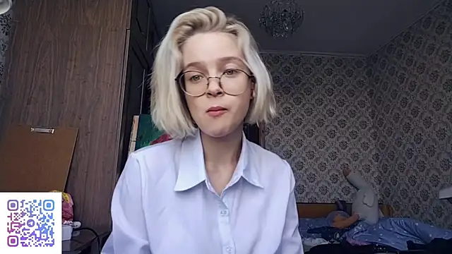 Snapshot of Smartemilia chatting on 08.05.26 Smartemilia online show from 08.05.26