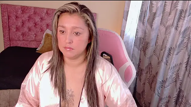 Snapshot of miss_chantall chatting on 08.04.26 miss chantall online show from 08.04.26