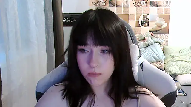 Snapshot of EvaHurt chatting on 08.06.26 EvaHurt online show from 08.06.26