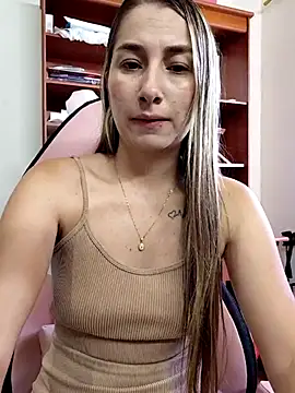 Snapshot of Lipzzy_sun20 chatting on 08.08.26 Lipzzy sun20 online show from 08.08.26