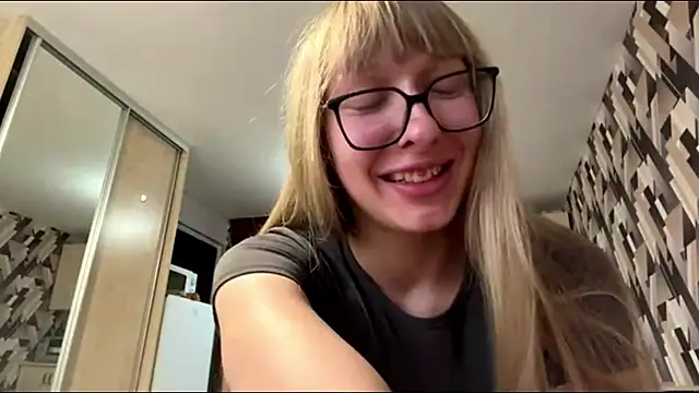 Snapshot of GoldenFrames chatting on 08.07.26 GoldenFrames online show from 08.07.26