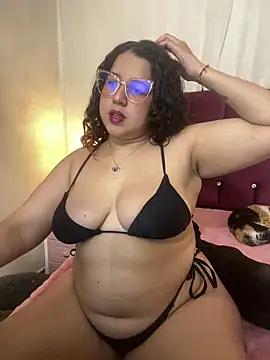 Snapshot of shara_ chatting on 12.20.24 shara  online show from 12.20.24