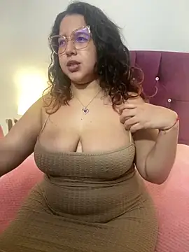 Snapshot of shara_ chatting on 02.28.25 shara  online show from 02.28.25