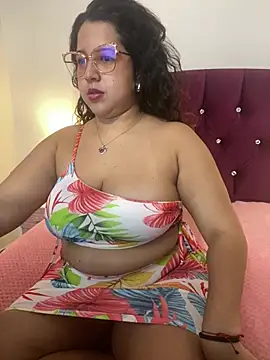 Snapshot of shara_ chatting on 03.01.25 shara  online show from 03.01.25