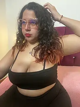 Snapshot of shara_ chatting on 03.05.25 shara  online show from 03.05.25