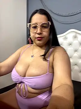 Snapshot of shara_ chatting on 09.14.25 shara  online show from 09.14.25