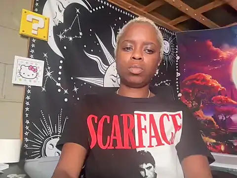 Snapshot of SimoneSavage chatting on 11.08.25 SimoneSavage online show from 11.08.25