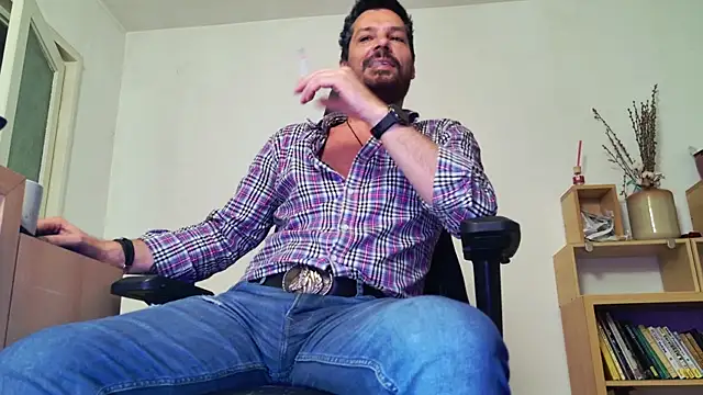Snapshot of ChrisKox chatting on 04.30.26 ChrisKox online show from 04.30.26
