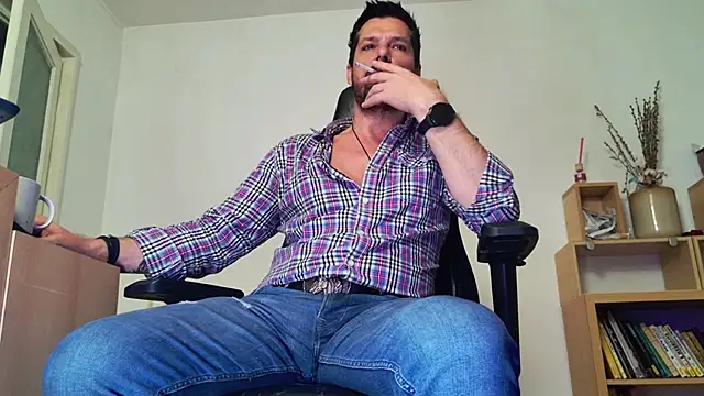Snapshot of ChrisKox chatting on 04.30.26 ChrisKox online show from 04.30.26