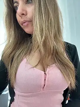 Snapshot of sexylenia chatting on 05.18.26 sexylenia online show from 05.18.26