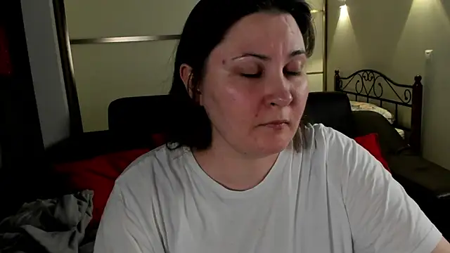 Snapshot of MarySwon chatting on 03.18.25 MarySwon online show from 03.18.25