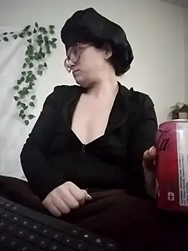 Snapshot of JessaBella chatting on 04.21.26 JessaBella online show from 04.21.26