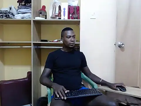 Snapshot of kurtbigcock chatting on 01.11.25 kurtbigcock online show from 01.11.25