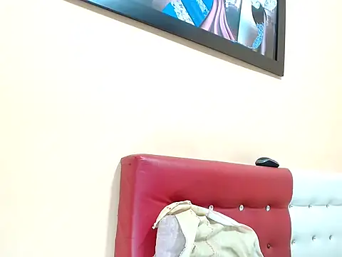 Snapshot of kurtbigcock chatting on 01.24.25 kurtbigcock online show from 01.24.25