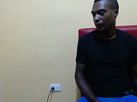 Snapshot of kurtbigcock chatting on 03.02.25 kurtbigcock online show from 03.02.25