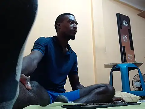 Snapshot of kurtbigcock chatting on 03.08.25 kurtbigcock online show from 03.08.25