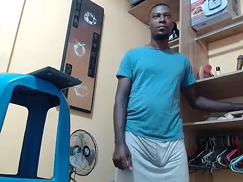 Snapshot of kurtbigcock chatting on 09.23.25 kurtbigcock online show from 09.23.25