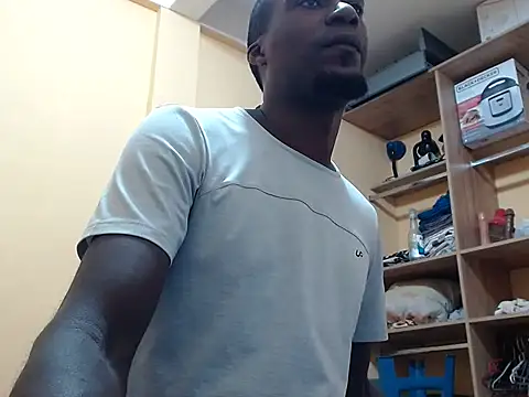 Snapshot of kurtbigcock chatting on 10.11.25 kurtbigcock online show from 10.11.25