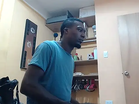 Snapshot of kurtbigcock chatting on 10.24.25 kurtbigcock online show from 10.24.25