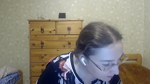 Snapshot of Smart_Rose chatting on 01.26.25 Smart Rose online show from 01.26.25
