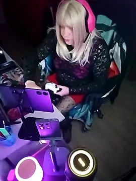 Snapshot of JulietteMaitresse chatting on 04.19.26 JulietteMaitresse online show from 04.19.26