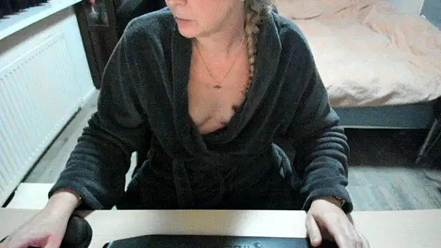 minoesje37 online show from 02.16.25