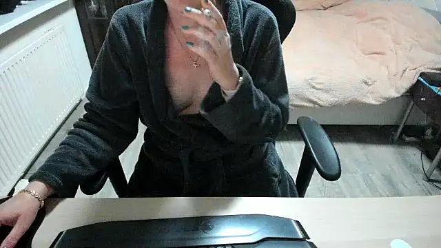 minoesje37 online show from 03.15.25