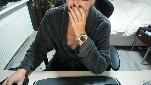 minoesje37 online show from 09.24.25