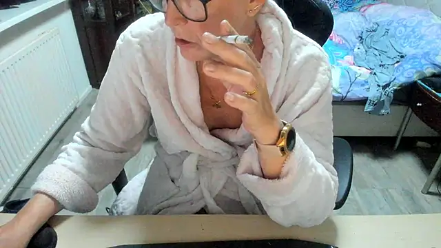 minoesje37 online show from 10.05.25